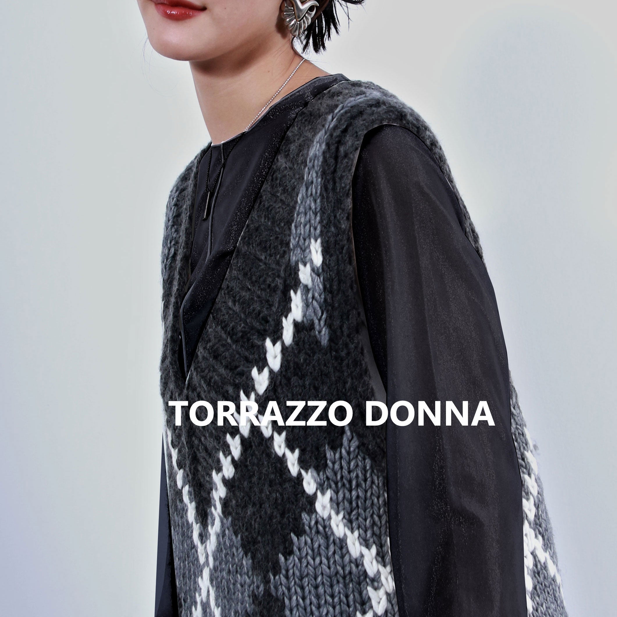TORRAZZO DONNAの名品、ハンドカウチンニット