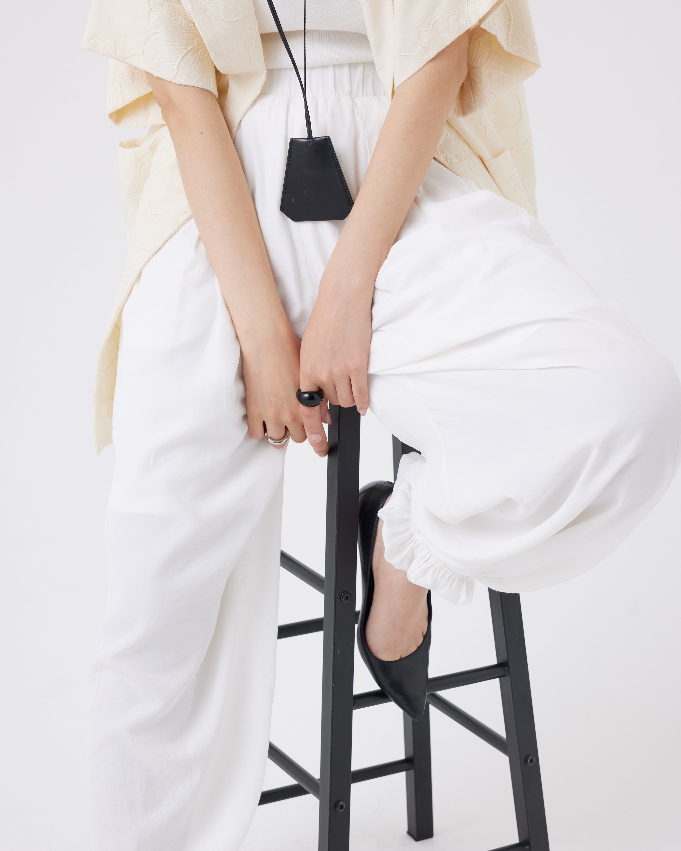 リラックス感のあるドレープシルエットギャザーアラジン風パンツ(6266-357)