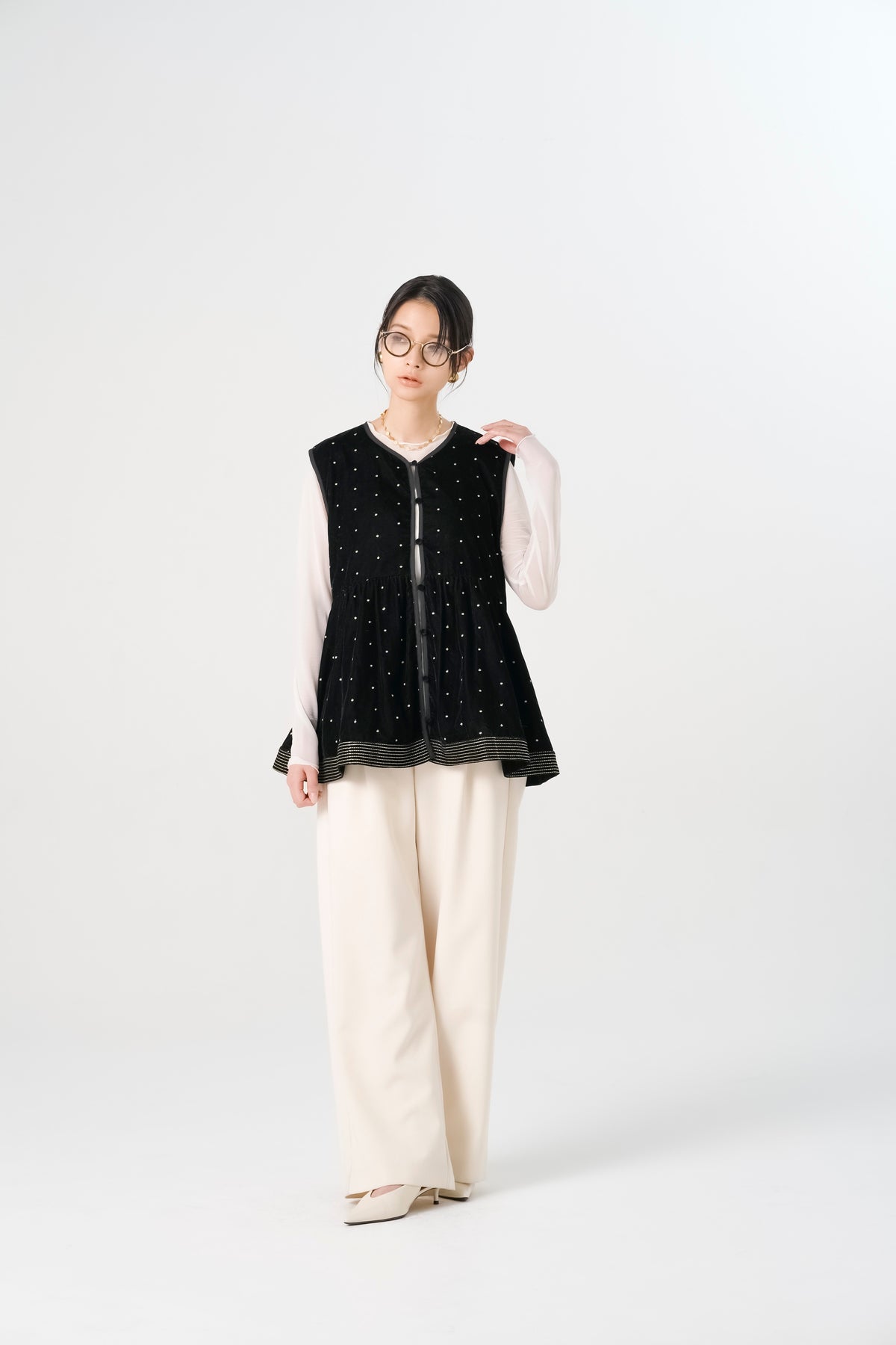 【予約】インド刺繍ベロアペプラムトップス
