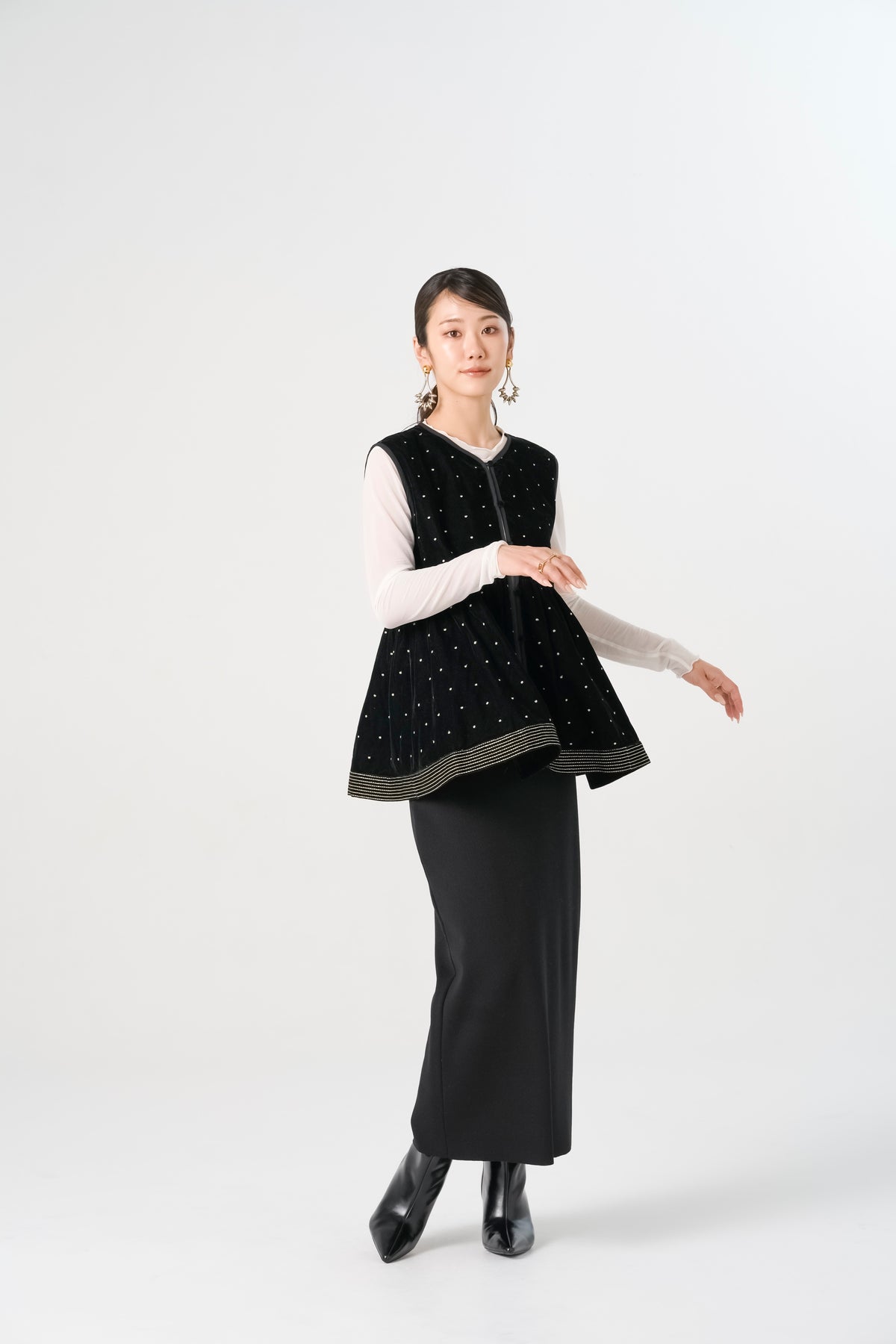 【予約】インド刺繍ベロアペプラムトップス