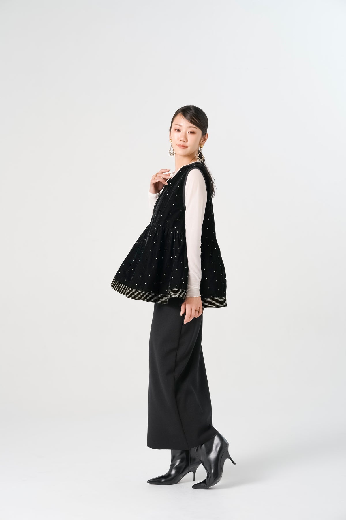【予約】インド刺繍ベロアペプラムトップス