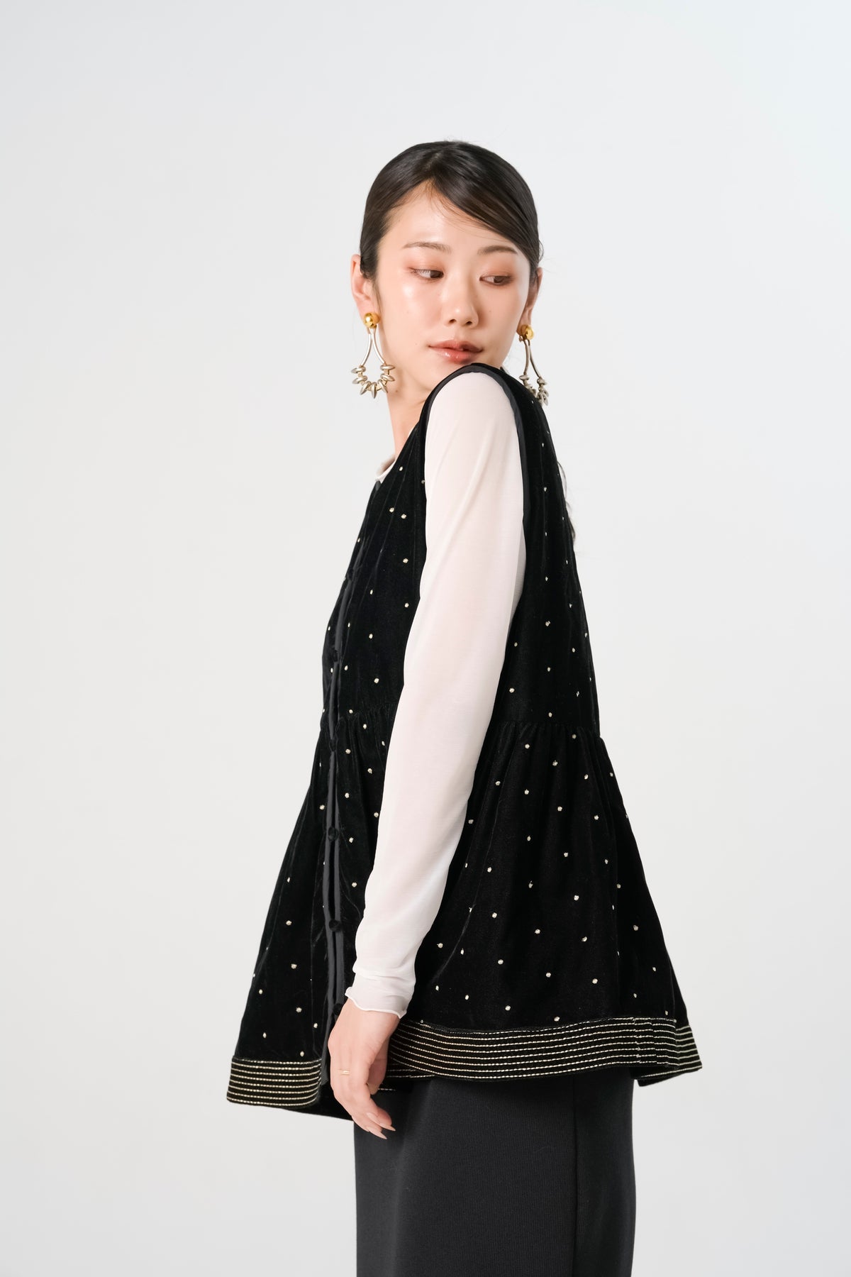 【予約】インド刺繍ベロアペプラムトップス