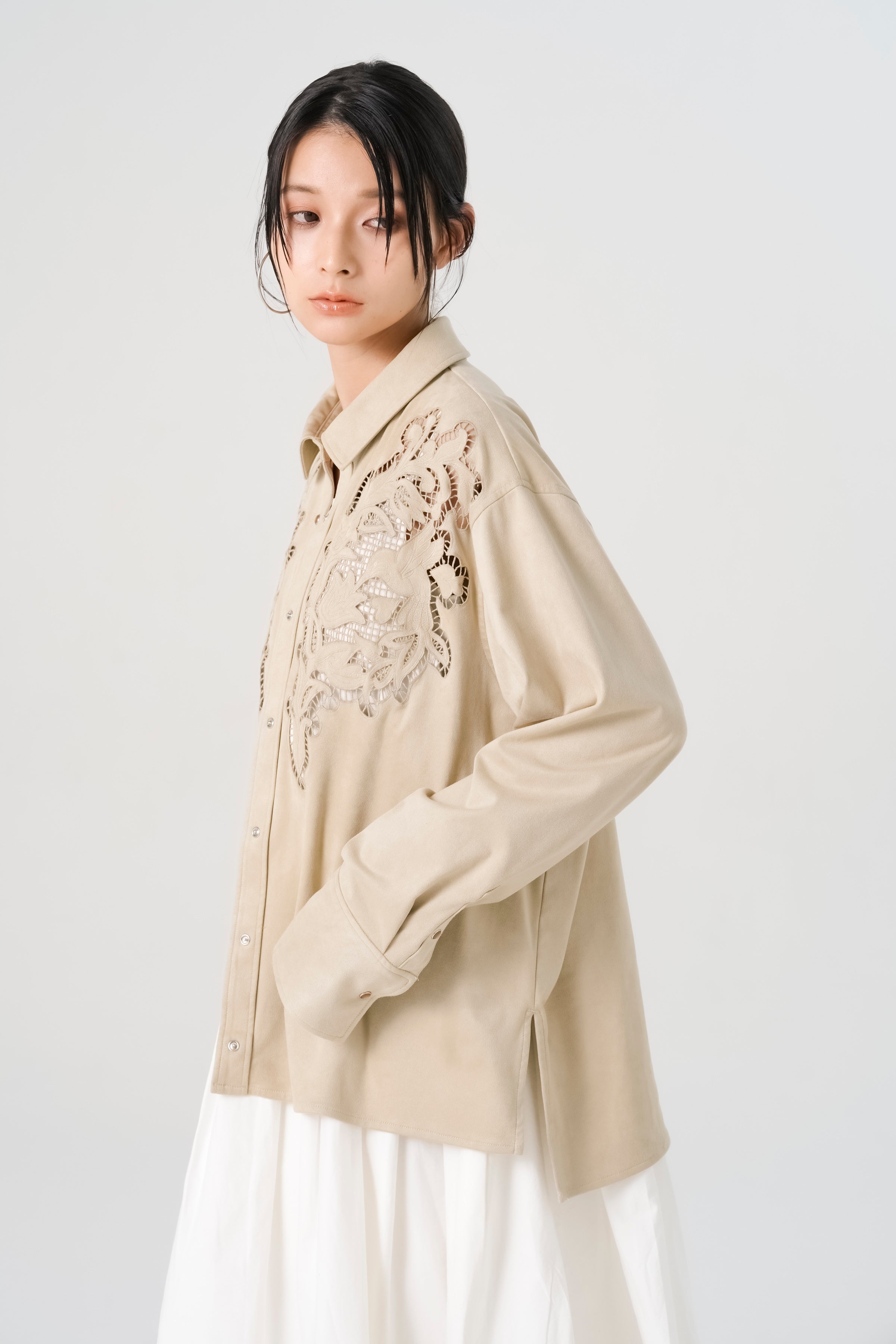 【8/7- 先行販売】カットワークスエードシャツ(6268-452)