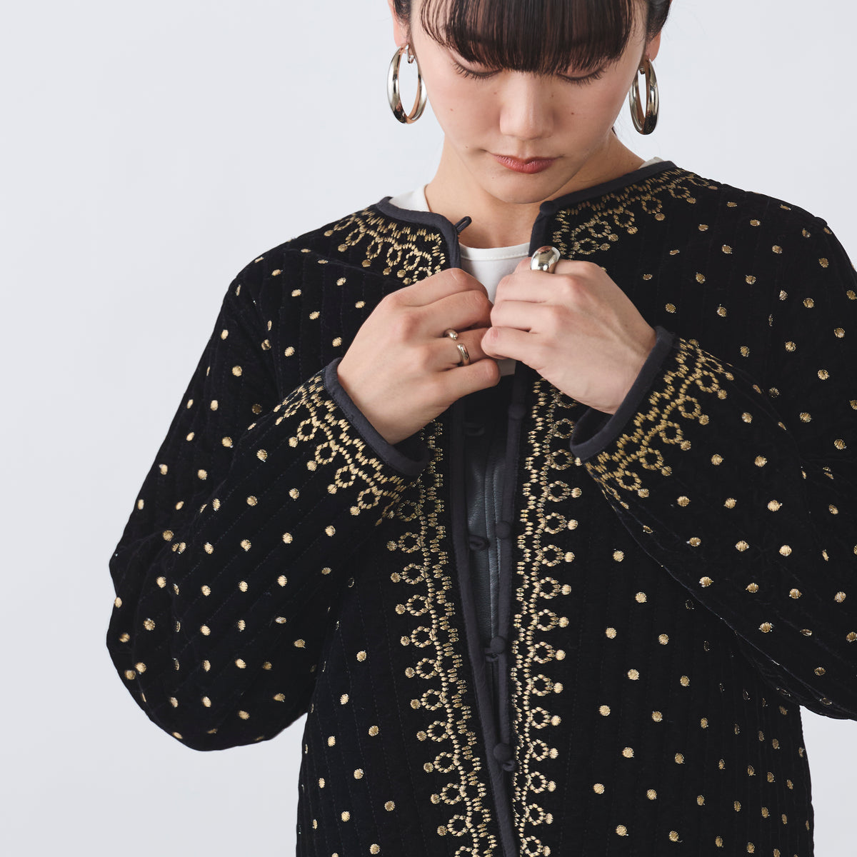 インド ヒマラヤ産 刺繍入り大判パシュミナ 黒 格好いい 