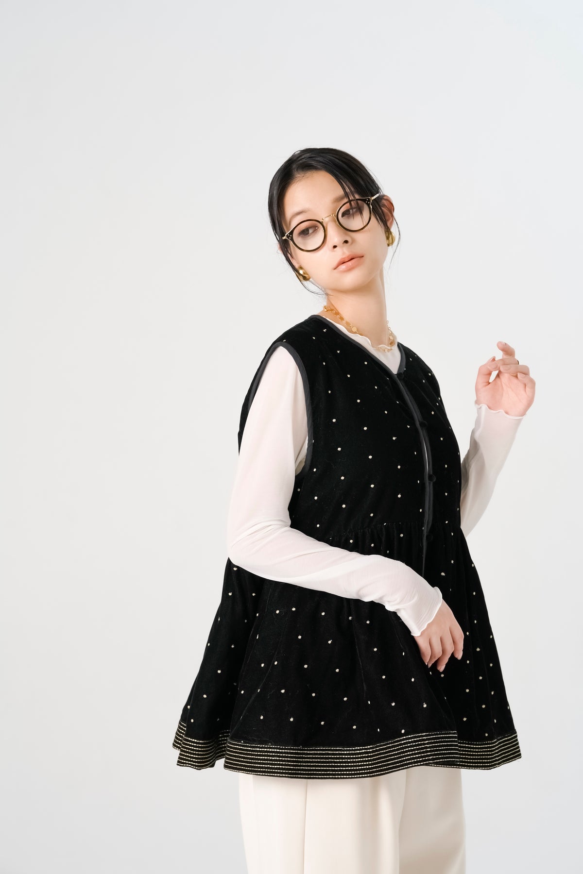 【予約】インド刺繍ベロアペプラムトップス