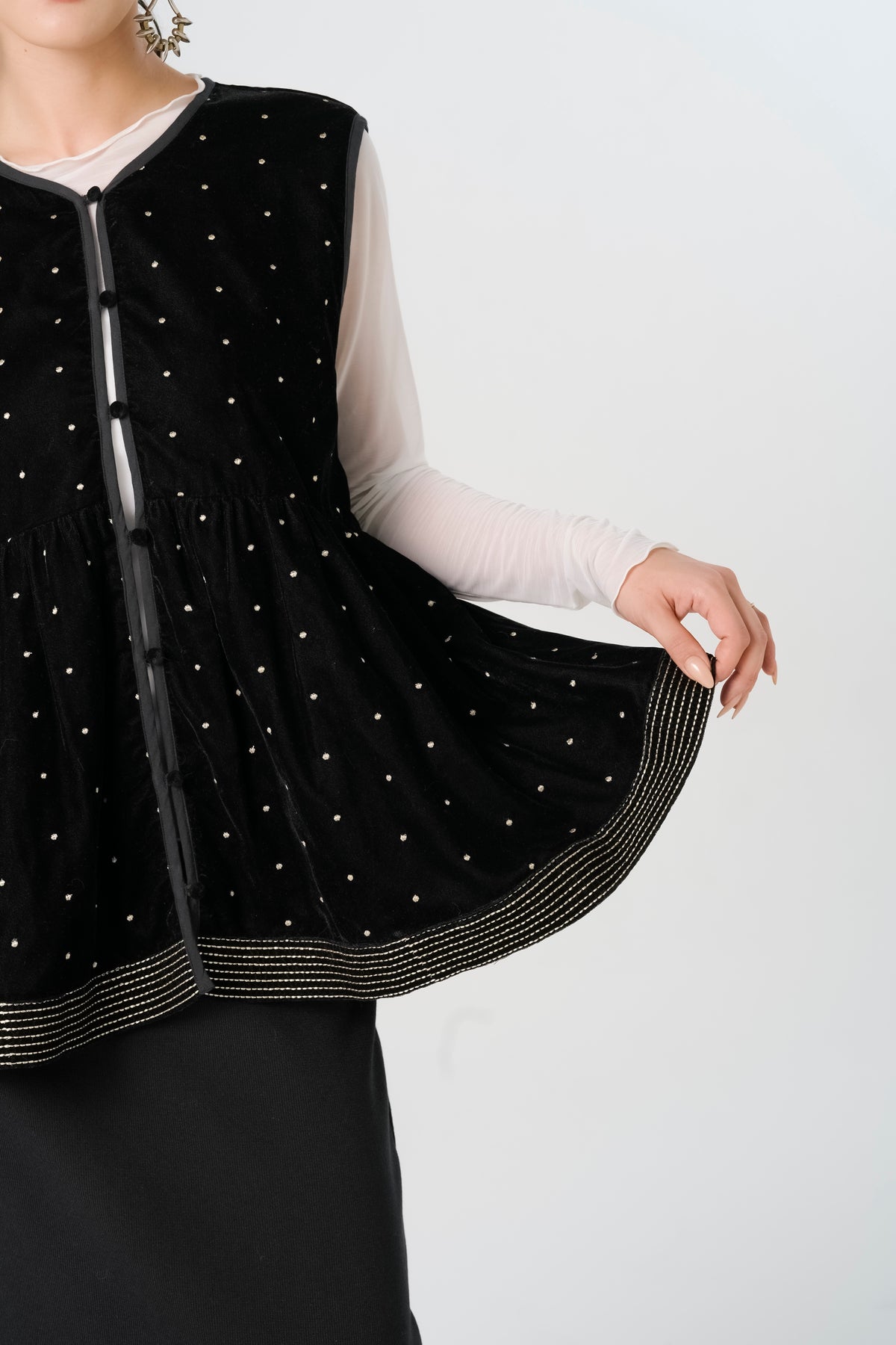 【予約】インド刺繍ベロアペプラムトップス