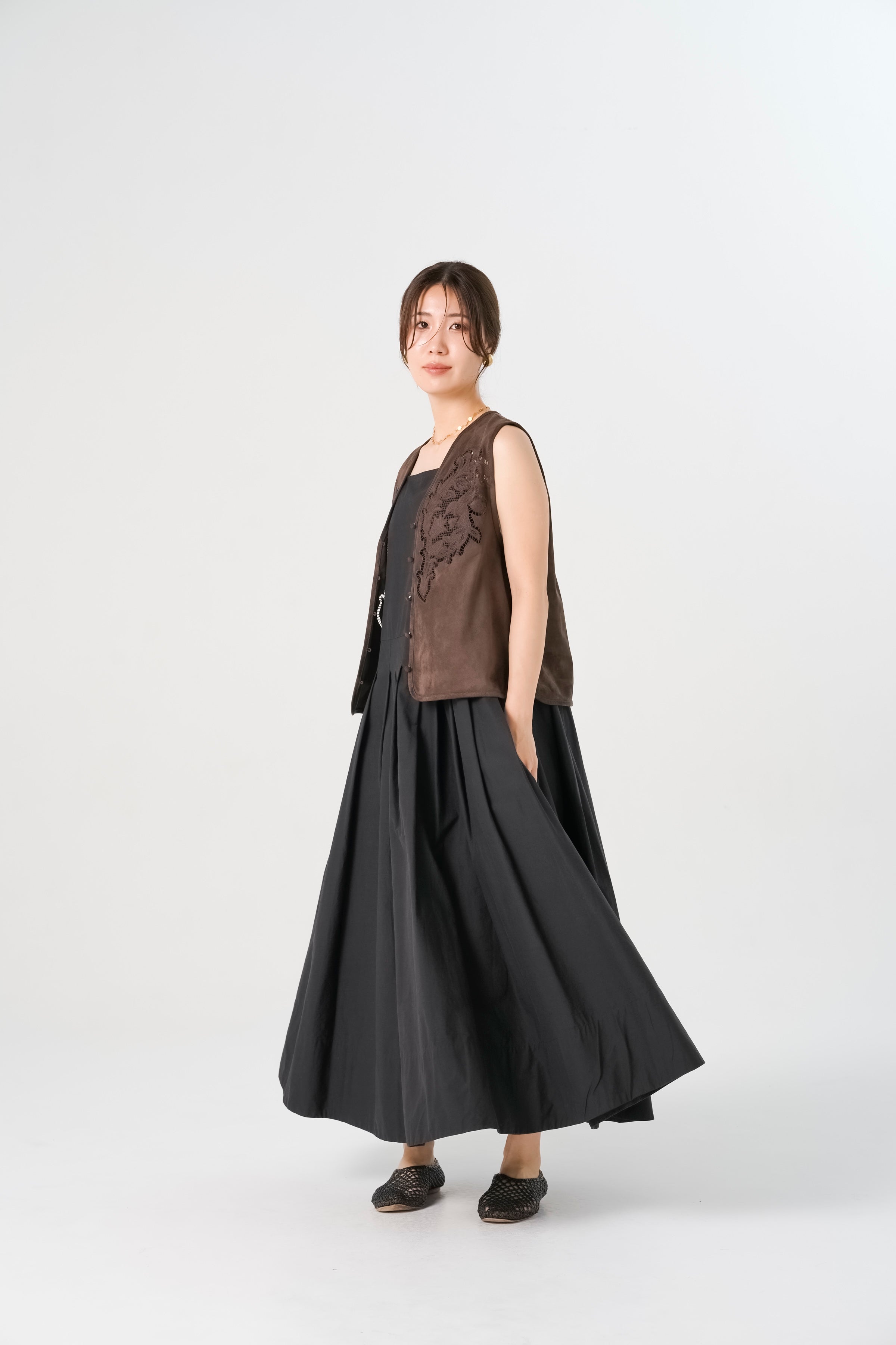【8/7- 先行販売】クラシカルカットワークスエードベスト(6268-454)